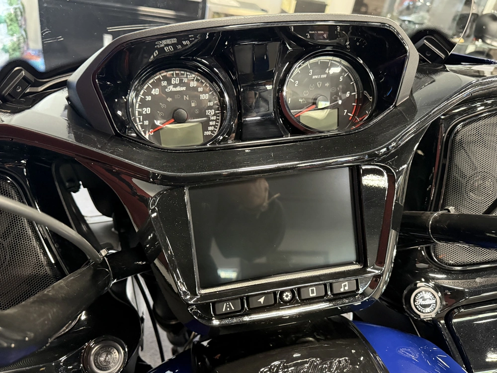 2025 Indian Motorcycle Challenger Dark Horse® alt