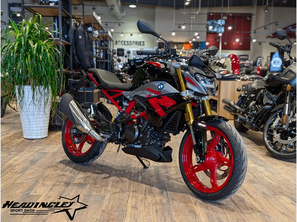 2025 BMW G 310 R // Granite Grey Metallic