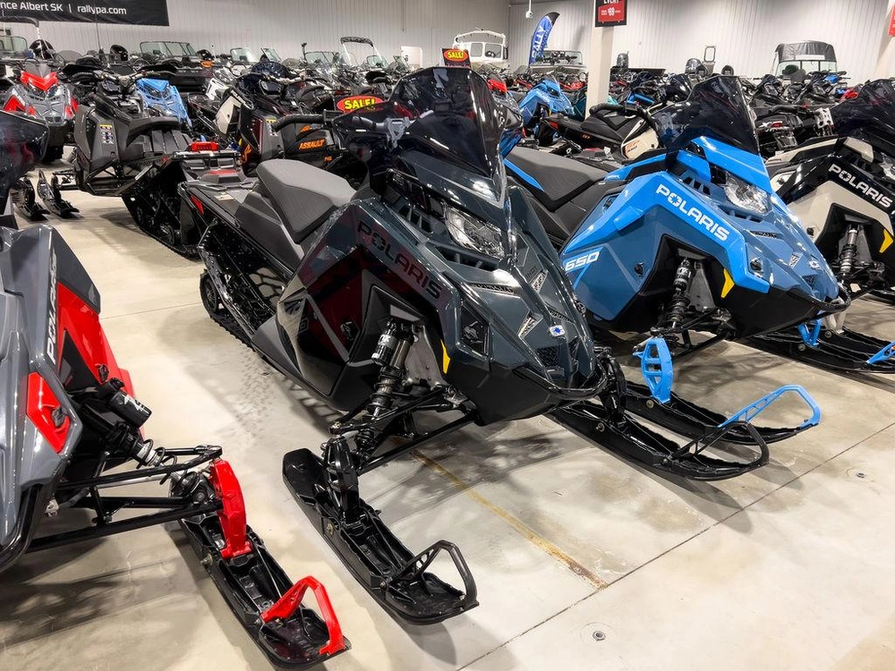 2026 Polaris 650 Indy Xc 137 Gloss Black / Blue Dusk alt