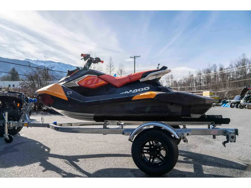 2019 Sea-Doo SPARK TRIXX 3UP IBR thumbnail 2