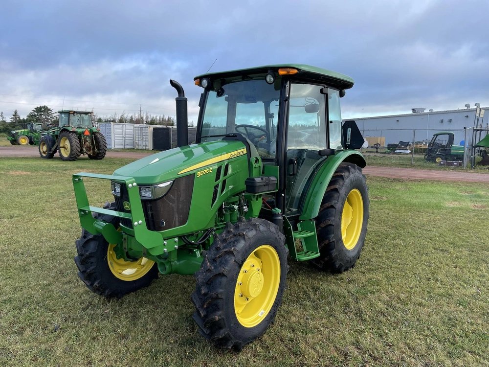John Deere 5075e 2023 alt