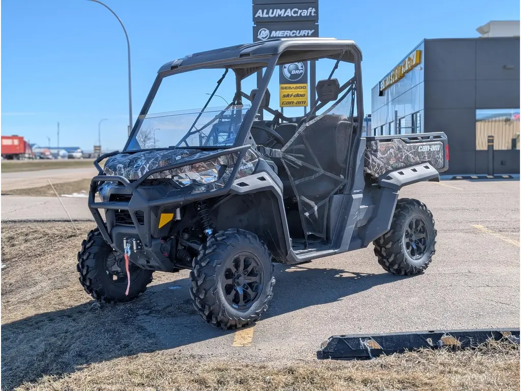 2025 Can-Am Defender XT HD10