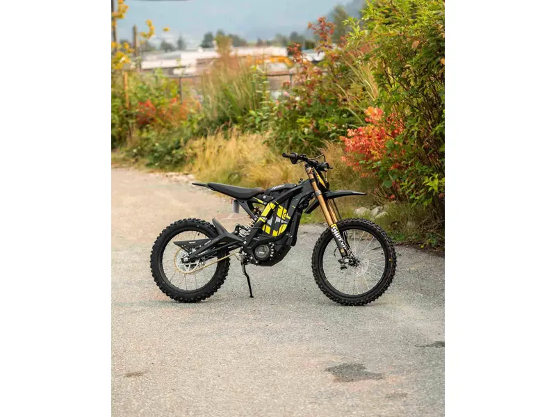 2025 Surron LIGHT BEE X - BLACK