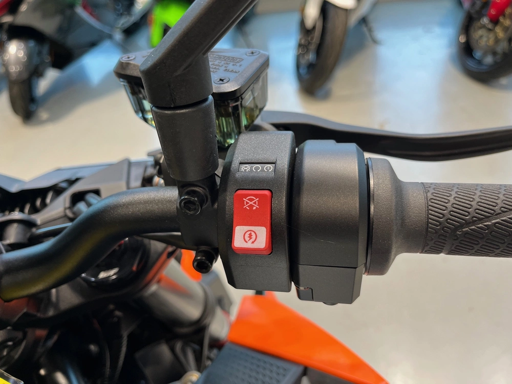 2027 Ktm 990 Duke alt