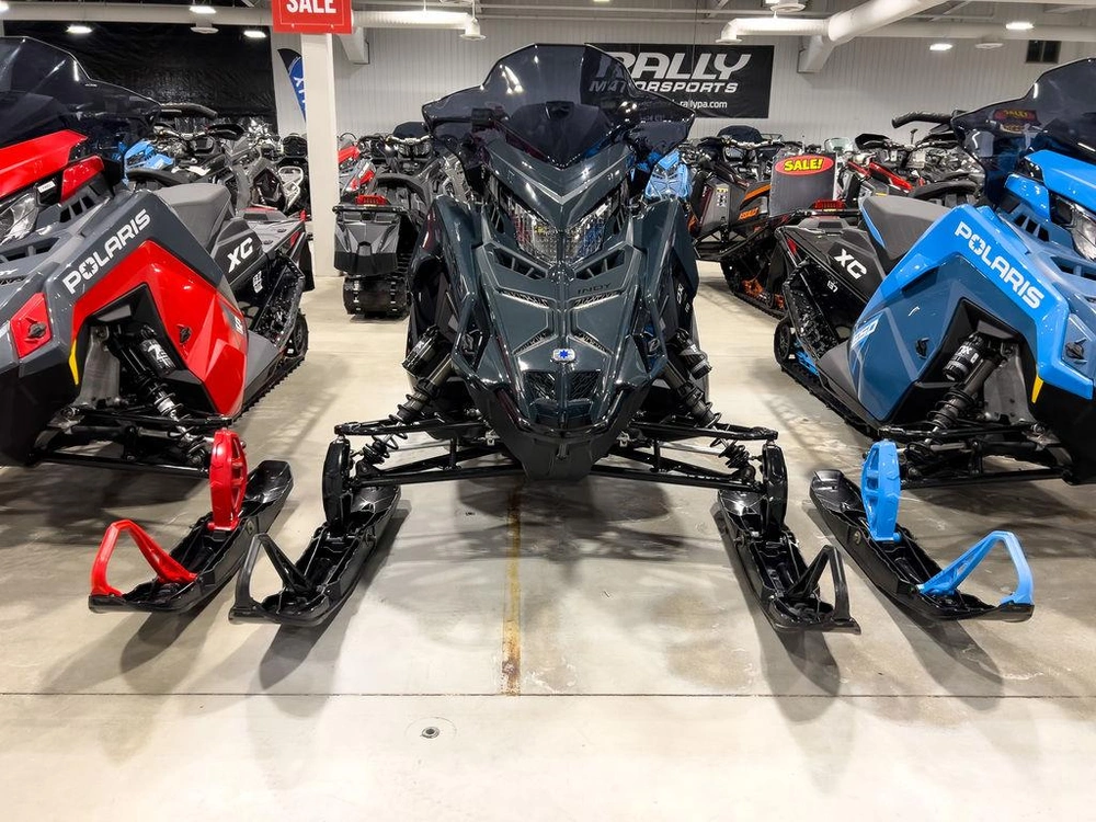 2026 Polaris 650 Indy Xc 137 Gloss Black / Blue Dusk alt