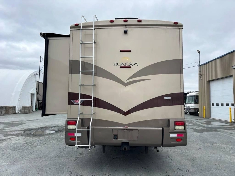 Winnebago Itasca Sunova 31e *couple* 2009 alt
