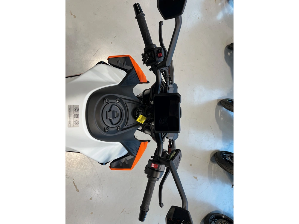 2027 Ktm 990 Duke alt