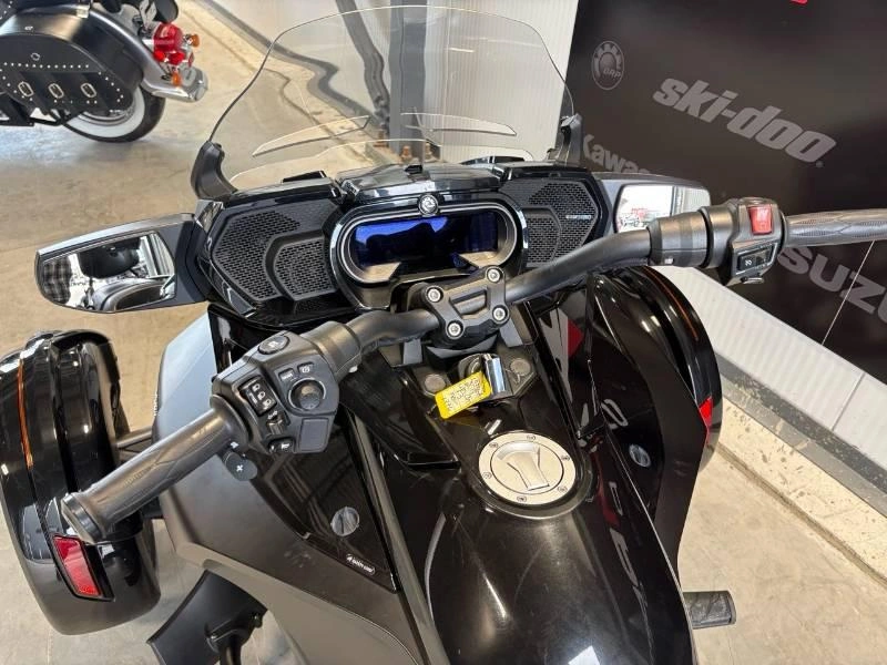 2018 Can-am F3-t Noir Monolithe Satin alt