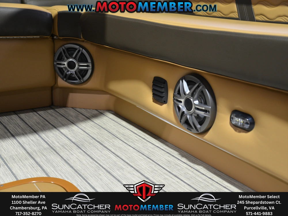 2025 Suncatcher Fusion 324ss alt