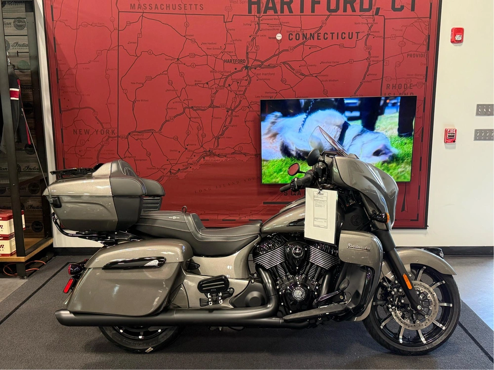 2025 Indian Motorcycle Roadmaster Dark Horse alt