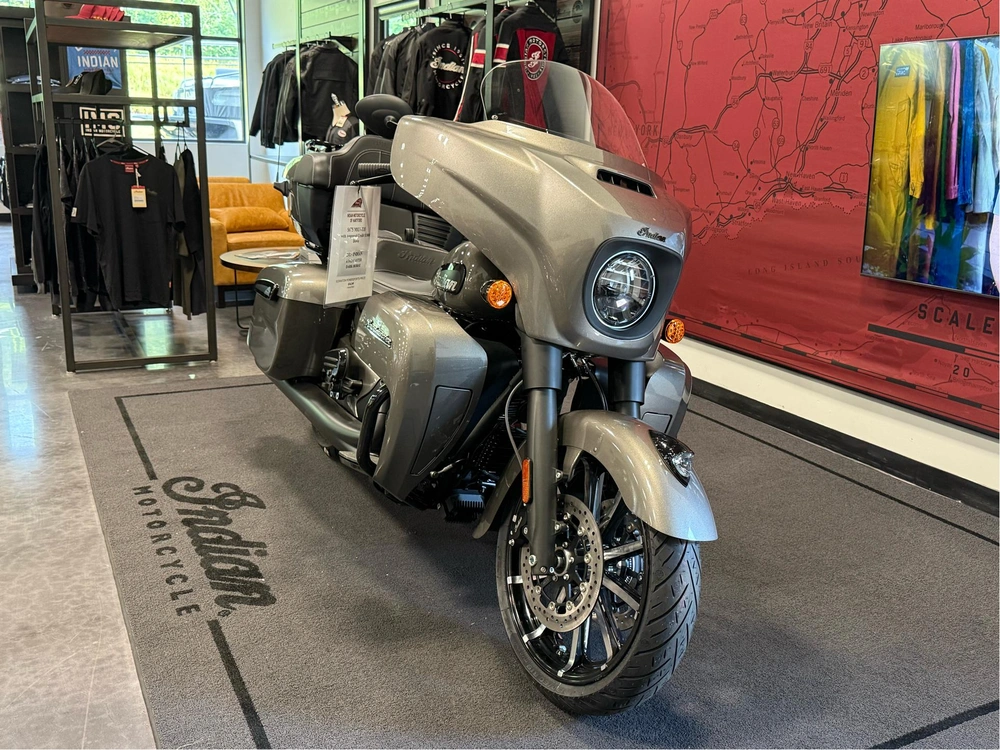 2025 Indian Motorcycle Roadmaster Dark Horse alt