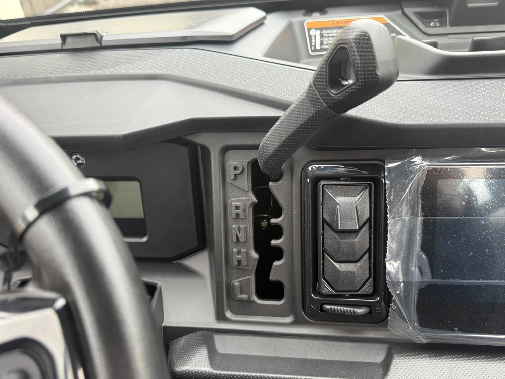 2026 Can-am Ssv Def Xtcab 65 Hd11 Bk Hb 26 Xt Cab Hd11 alt