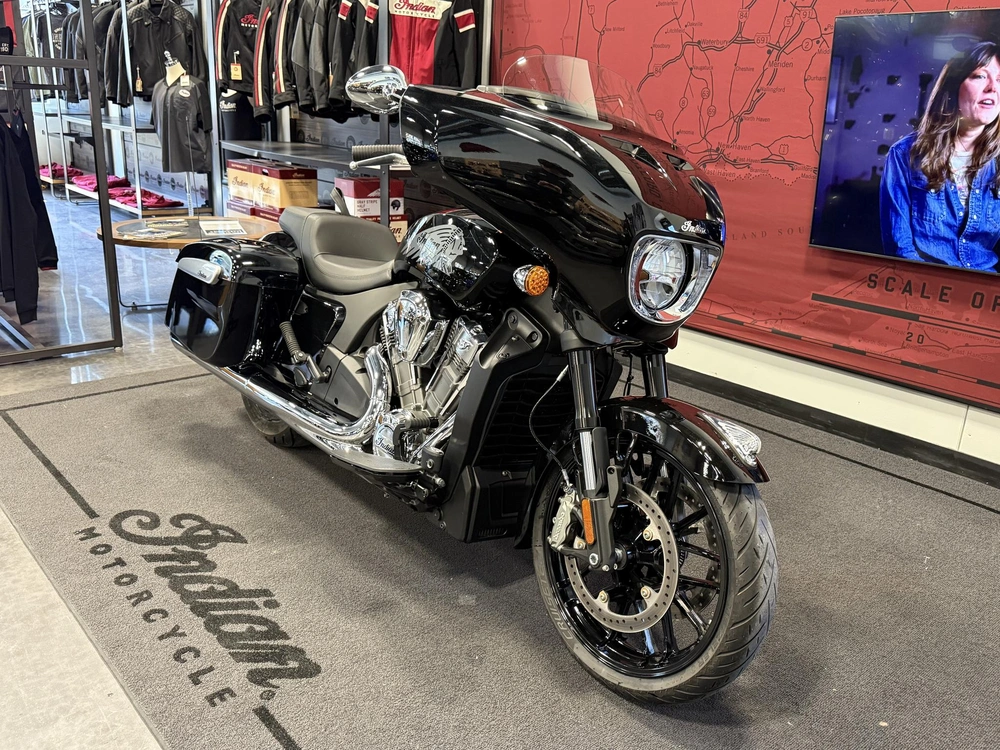 2025 Indian Motorcycle Chieftain Powerplus 108 alt