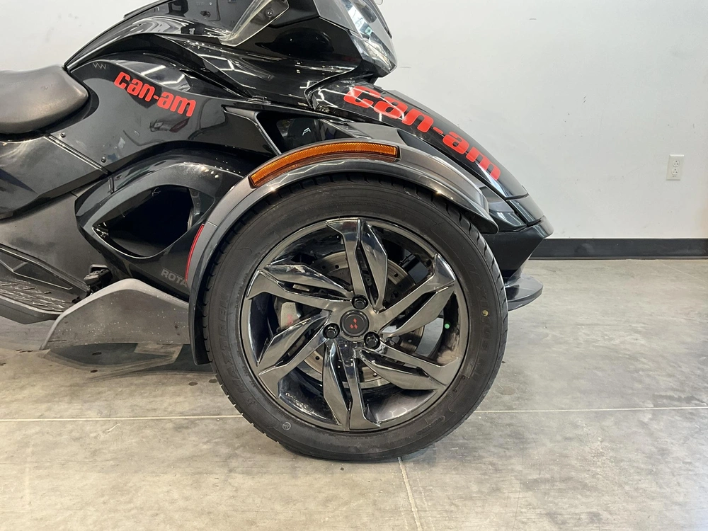 2016 Can-am Spyder Sts alt