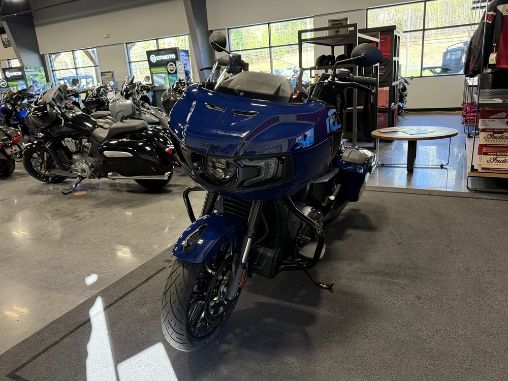 2025 Indian Motorcycle Challenger Dark Horse, 49st Dark Horse® alt
