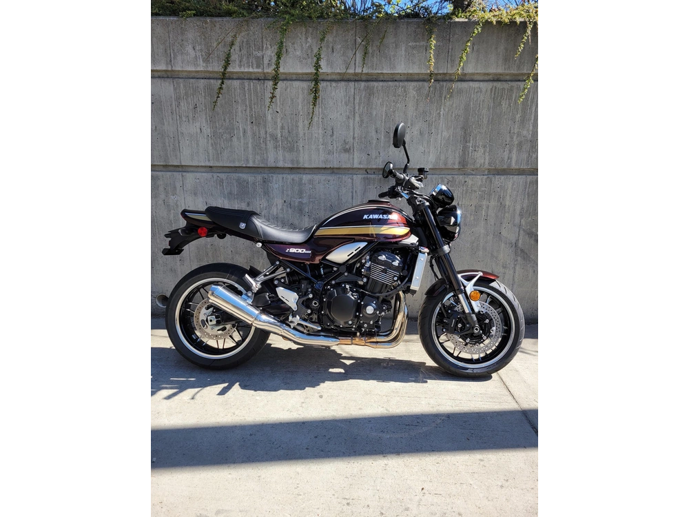 2025 Kawasaki Z900rs alt