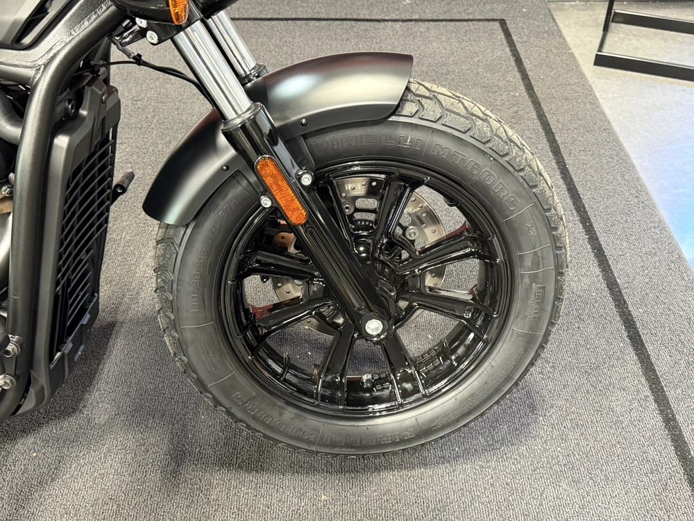 2026 Indian Motorcycle Scout Bobber Lt W/ Tech, Black Smoke, 49st alt