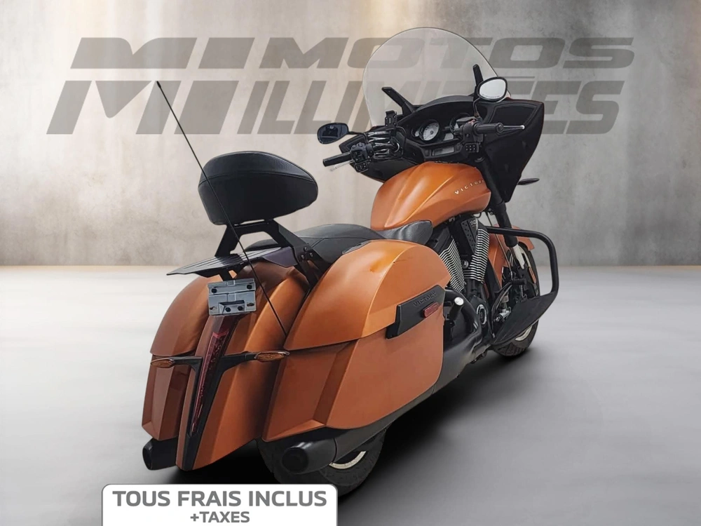 Victory Motorcycles Cross Country 2013 alt
