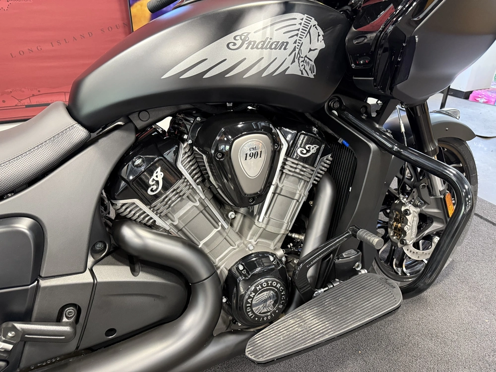 2026 Indian Motorcycle Challenger Dark Horse alt