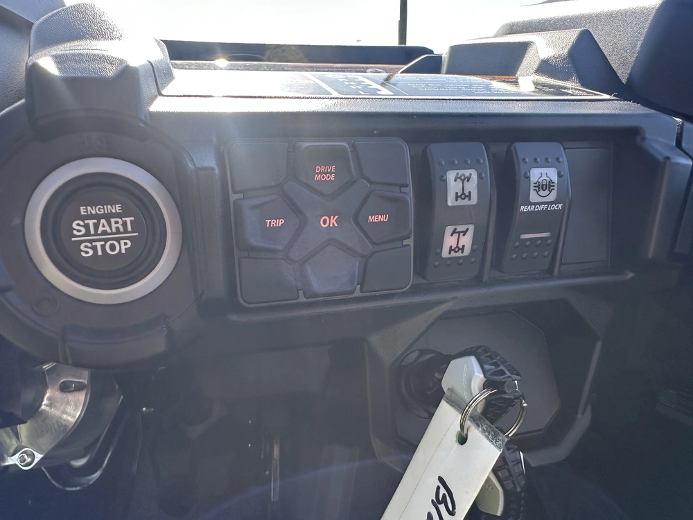 2026 Can-am Commander Xt 700 alt