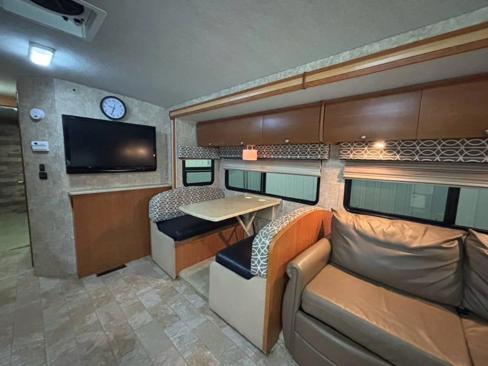 Winnebago Itasca Sunova 31e *couple* 2009 alt