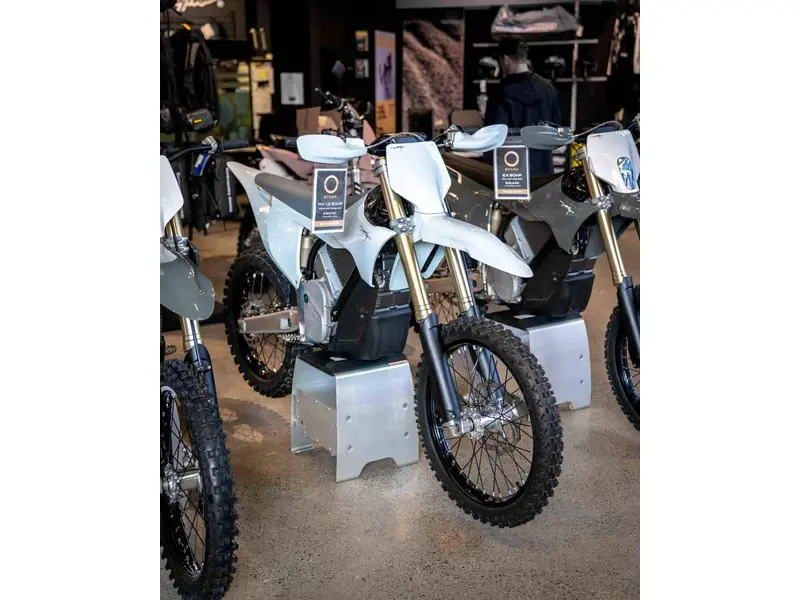 2025 Stark Future Future MX 1.2 60HP - White (with Hanguards) thumbnail 3