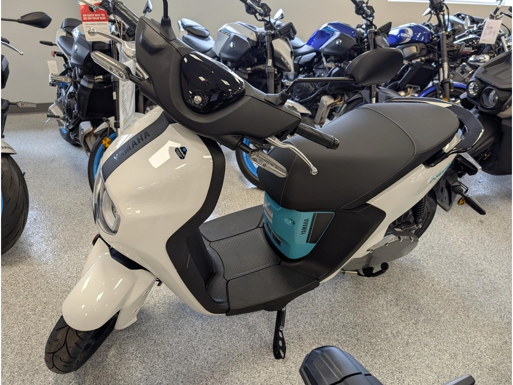 2025 Yamaha Neo's Electric Scooter Ess025sw alt