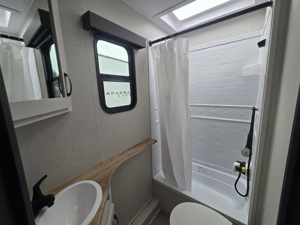 Coachmen Chaparral 218se 2026 alt