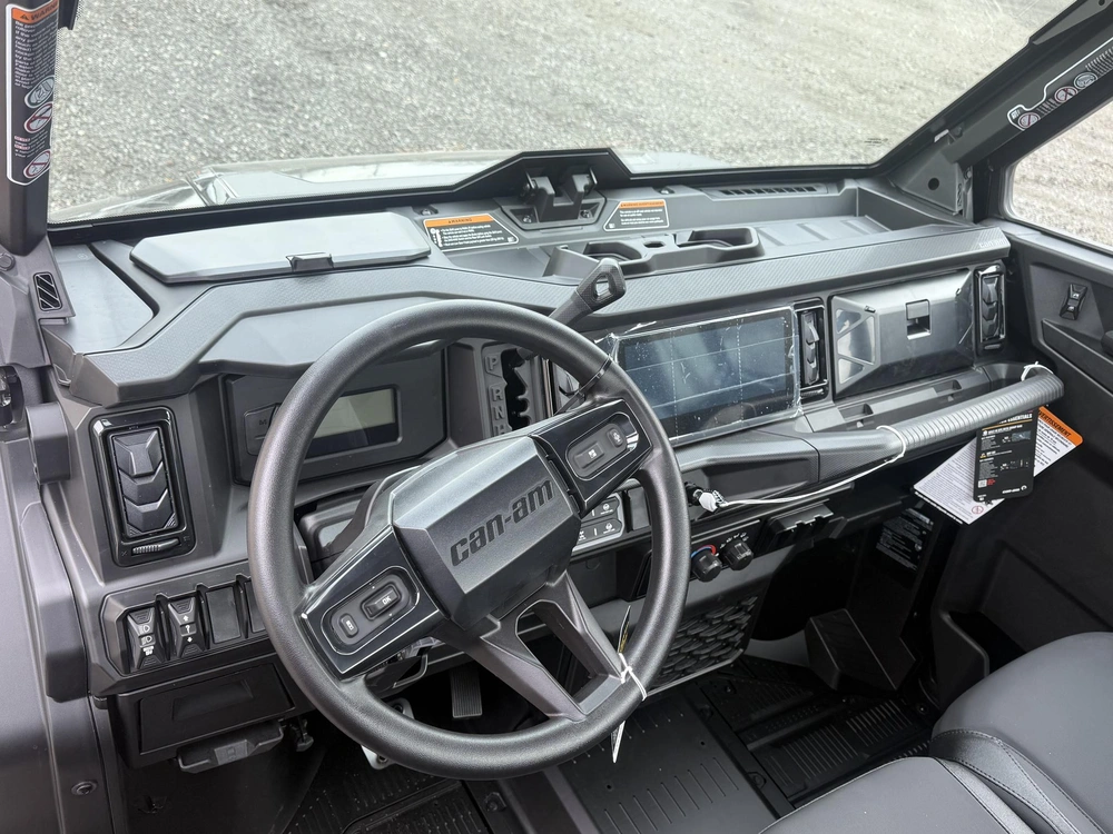 2026 Can-am Ssv Def Xtcab 65 Hd11 Bk Hb 26 Xt Cab Hd11 alt