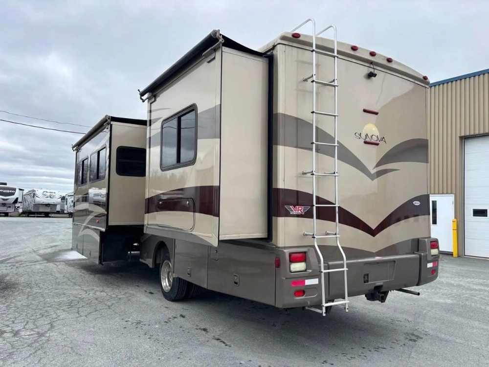 Winnebago Itasca Sunova 31e *couple* 2009 alt