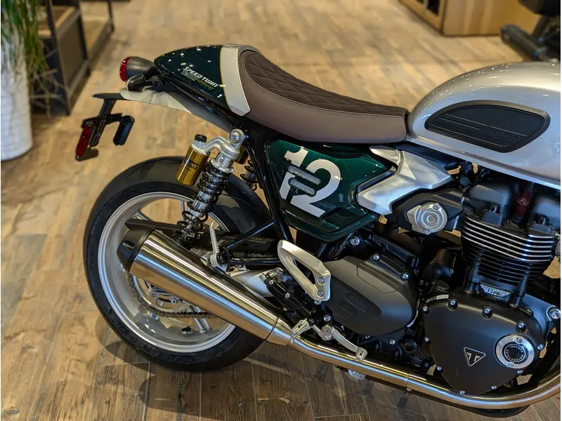 2027 Triumph Speed Twin 1200 Cafe Racer Edition // Aluminum Silver/Competition Green