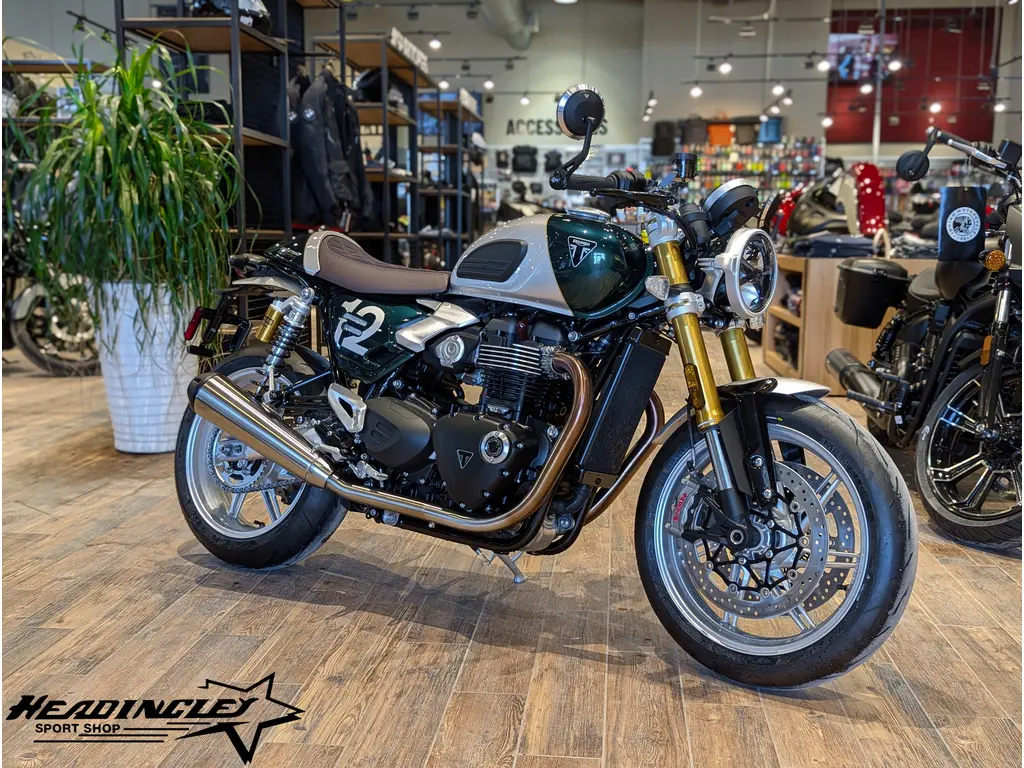 2027 Triumph Speed Twin 1200 Cafe Racer Edition // Aluminum Silver/Competition Green