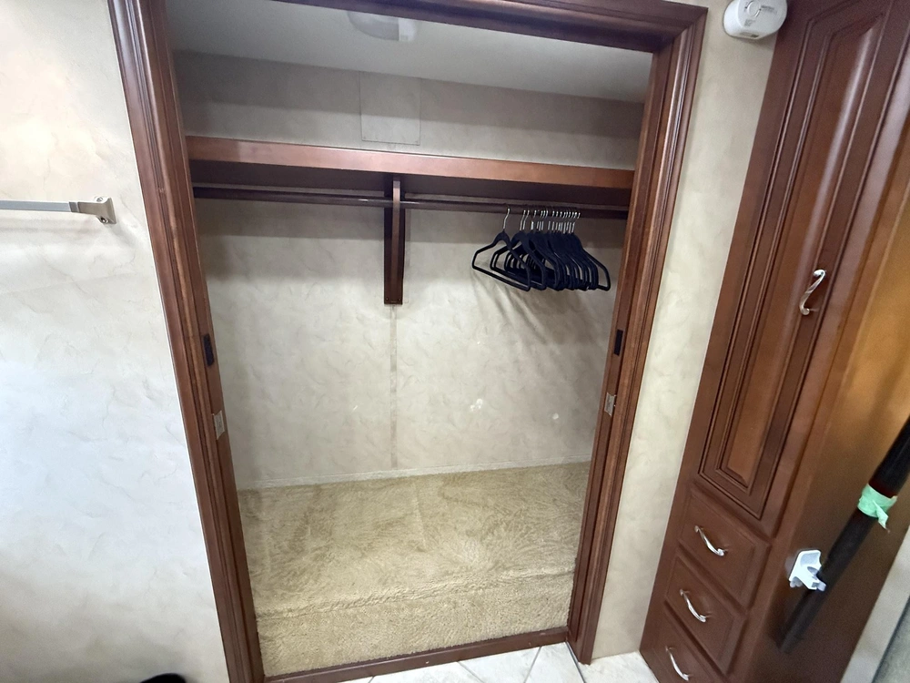 Entegra Coach Aspire 42rbq 2011 alt