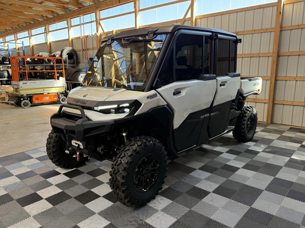 2026 Can-am Ssv Def Max Ltd 65 Hd11 Wh Hb 26 Limited Hd11 alt