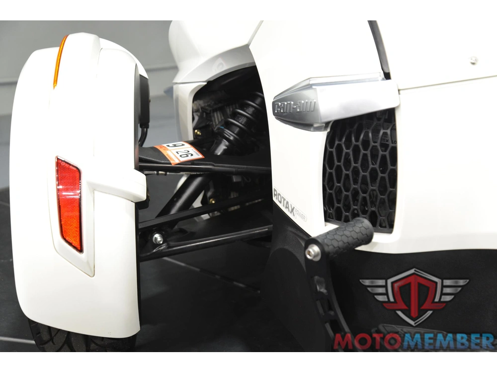 2014 Can-am Spyder Rt S alt