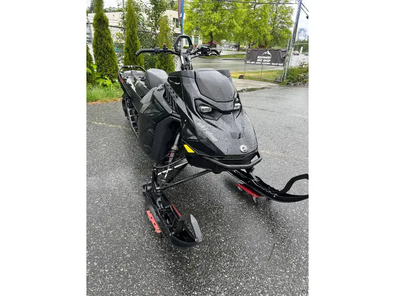 Ski-Doo SUMMIT ADRENALINE EDGE PKG 165 3" 850 E-TEC BLACK W/ SHOT START 2025