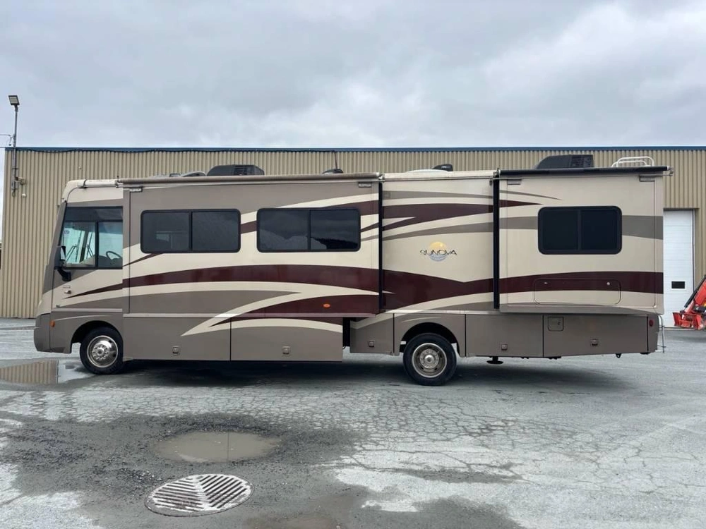Winnebago Itasca Sunova 31e *couple* 2009 alt