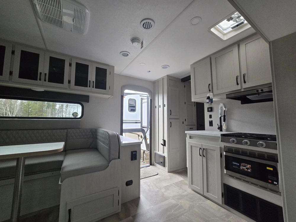 Coachmen Chaparral 218se 2026 alt