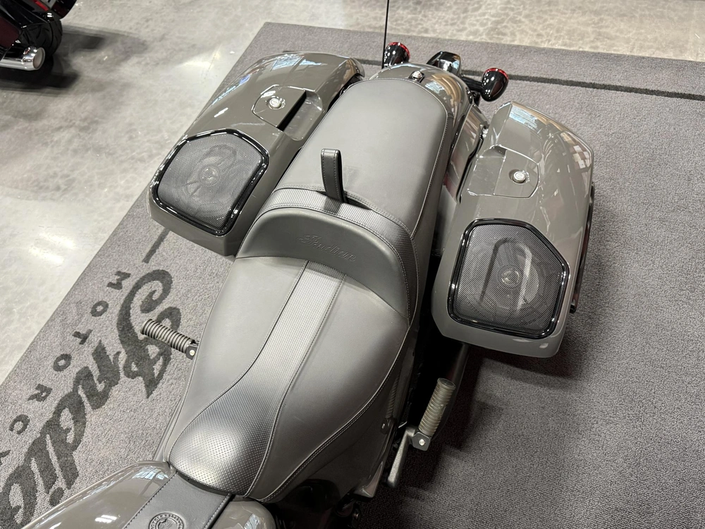 2024 Indian Motorcycle Chieftain Dh Prem Audio, Granite Gray, 49st Dark Horse® With Powerband Audio Package alt