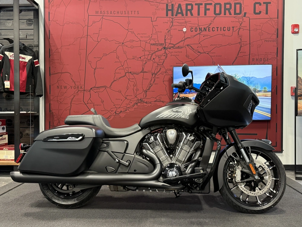2026 Indian Motorcycle Challenger Dark Horse alt