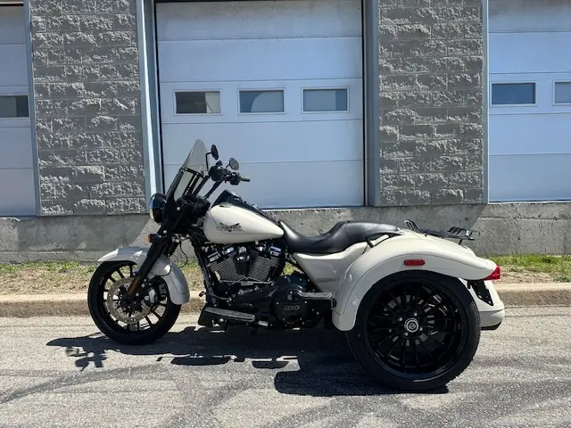 Harley-Davidson FREEWHEELERFLRT 2023