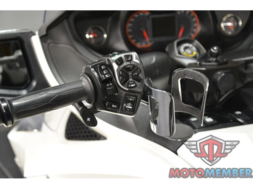2014 Can-am Spyder Rt S alt