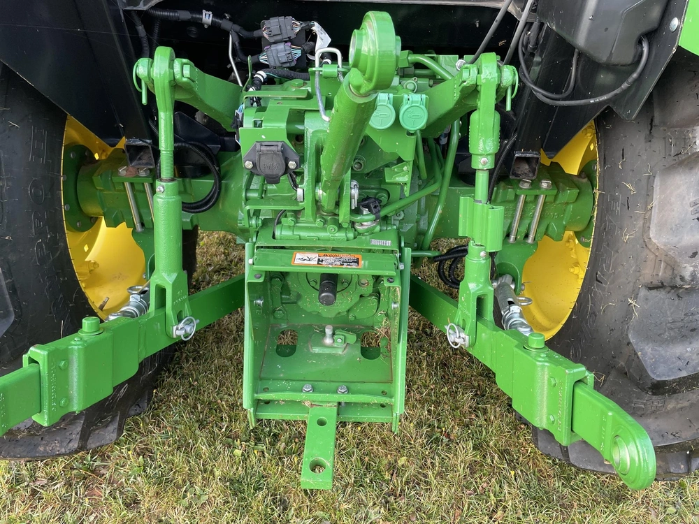 John Deere 5075e 2023 alt