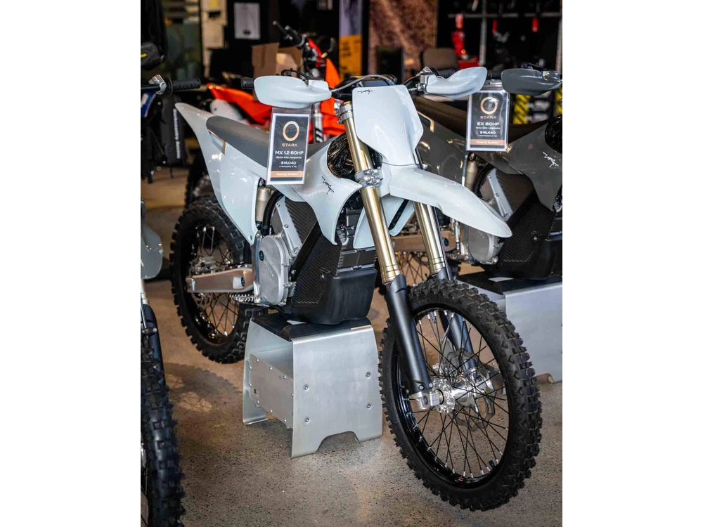 2025 Stark Future Future Mx 1.2 60hp - White (with Hanguards) alt