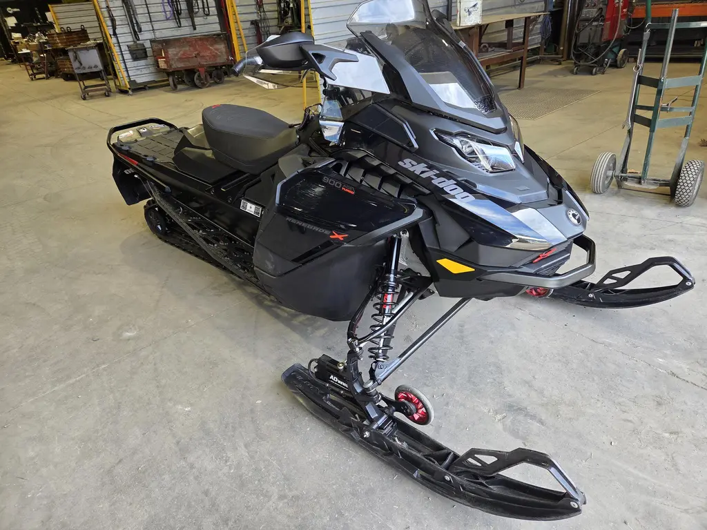 Ski-Doo renegade x 900 turbo 130 hp  2024