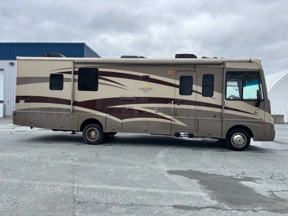 Winnebago Itasca Sunova 31e *couple* 2009 alt