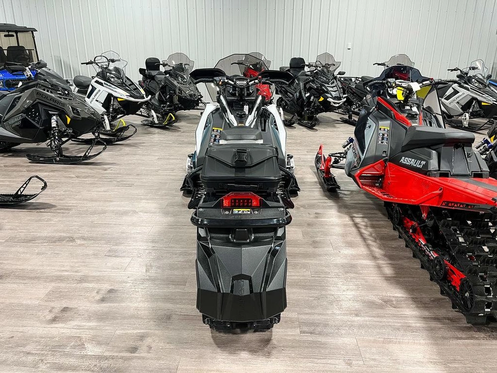 2026 Polaris 850 Switchback Assault 146 - Race Ifs Premium Matte Casecade Green / White alt