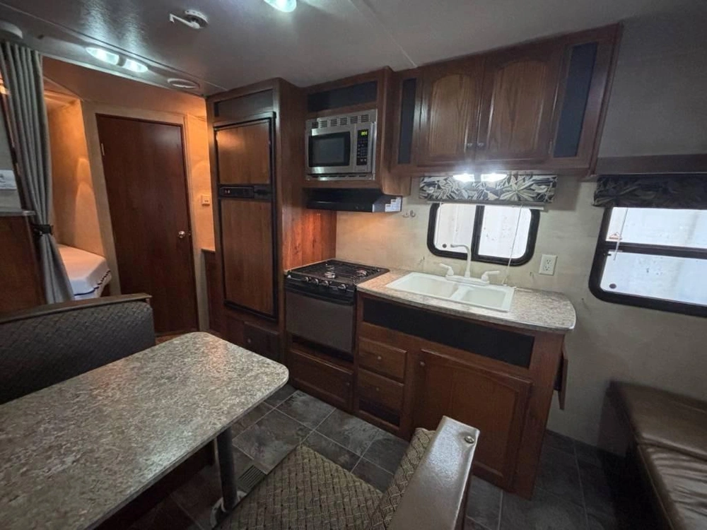 Keystone Rv Hideout 260lhs 2013 alt