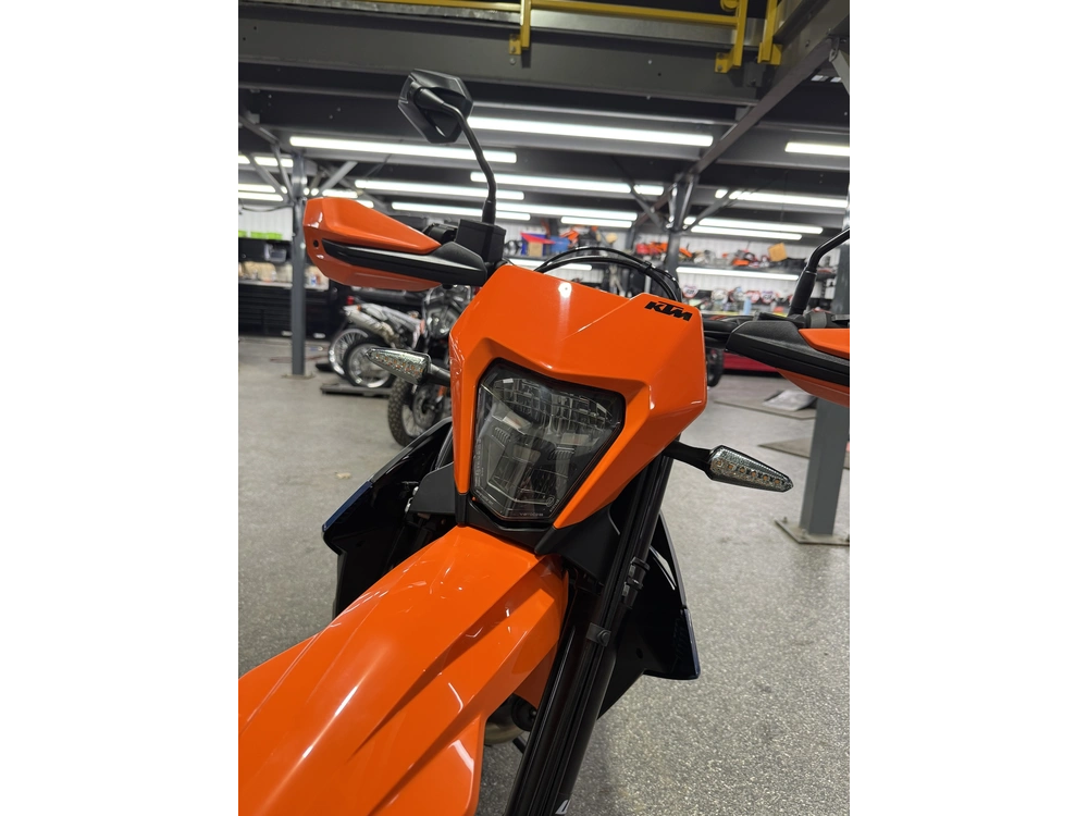 Ktm 690 Smc R 2026 alt
