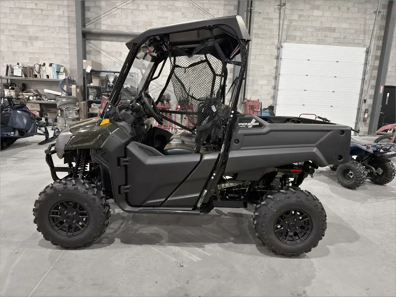 2026 Honda Pioneer 700-2P DLX thumbnail 4